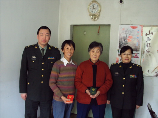 老八路张云从子女向军博捐赠其生前勋章记略